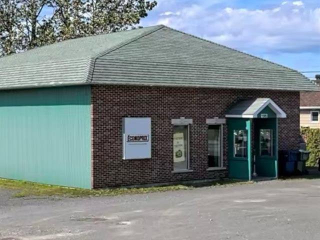 Bâtisse commerciale / Bureau Les Méchins - 196, Route Bellevue O.