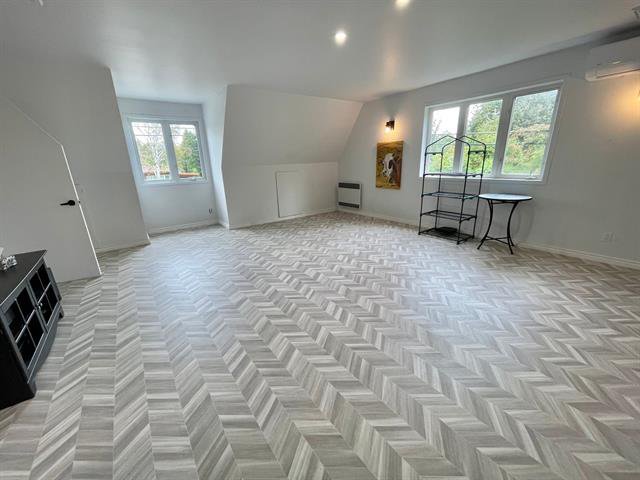 Salle familiale : située au dessus du garage.