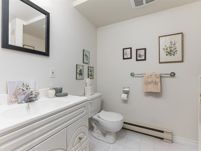 Bathroom : Basement bathroom