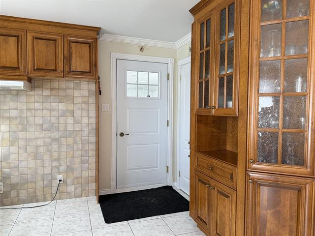 Cuisine : accès au garage