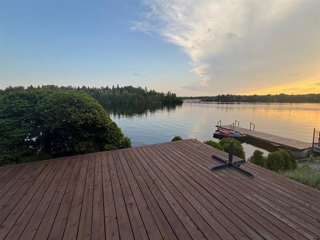 Vue sur l'eau : Terrasse Chalet 1