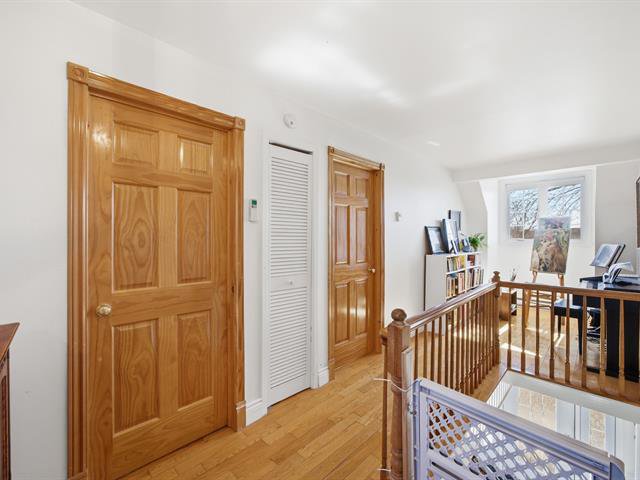 Pièce ouverte (salle de lecture, atelier, musique)