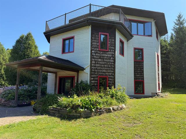 Maison à étages Métis-sur-Mer - 295, Ch. de la Station