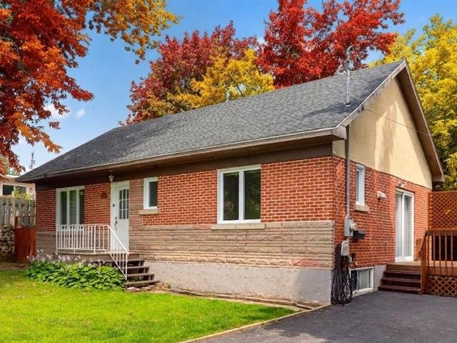 Maison de plain-pied Sainte-Dorothée (Laval) / Est Islemère - 771, Tsse Pesant Maison de plain-pied Sainte-Dorothée (Laval) / Est Islemère - 771, Tsse Pesant