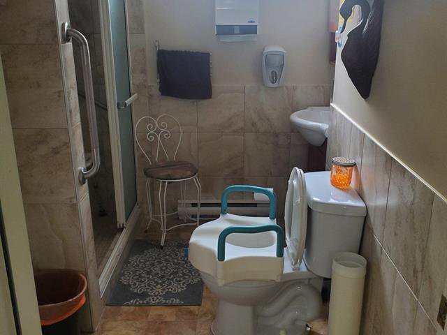 Salle de bains : Salle de bain adaptée résidence intermédiaire