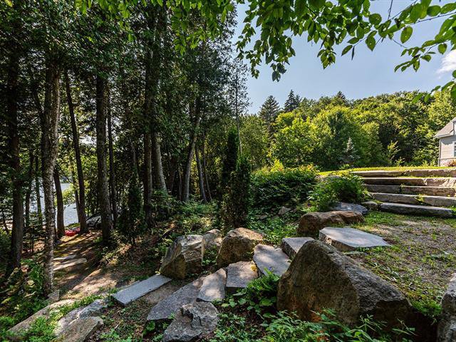 Sentier vers le lac