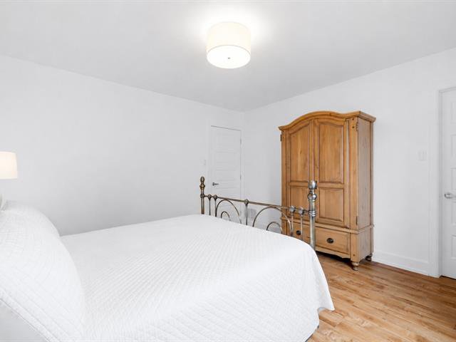 Chambre à coucher principale : fixture au plafond