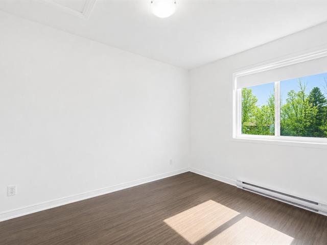 Chambre à coucher : ia pas de meuble, 2e  étage, pl. flottant