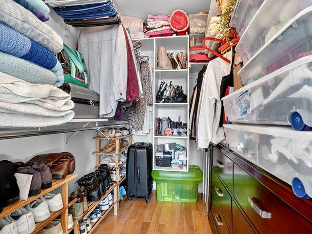 Walk-in closet