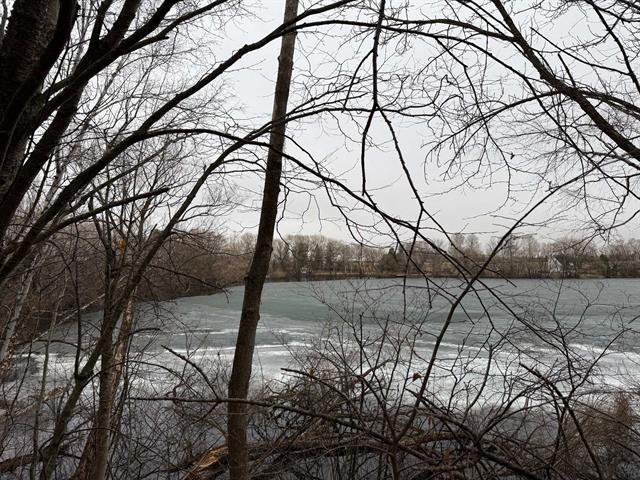 Vue sur l'eau