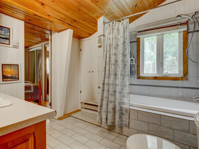 Ensuite bathroom