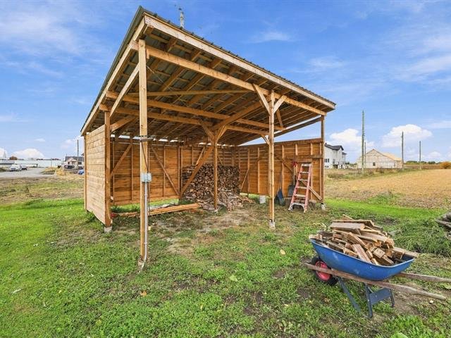 Remise pour le bois
