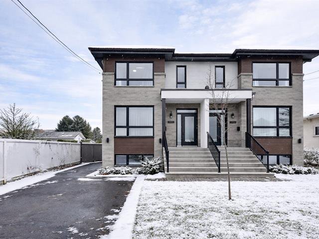 Façade : Pas de tempo! :) Espace asphalté à gauche!