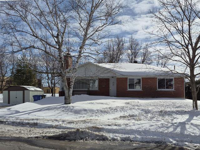 Maison de plain-pied Pointe-Claire / Centre Est - 182, Av. Duke-of-Kent