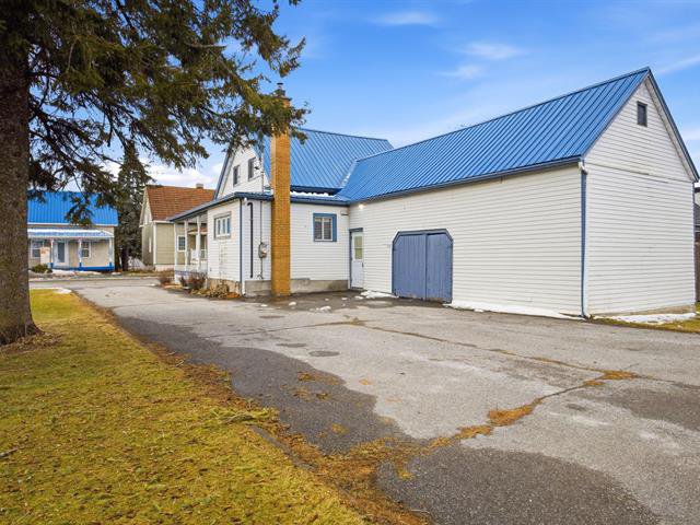 Vue d'ensemble : Maison et hangar attaché