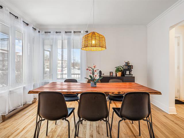 Salle à manger : (normalement emplacement salon)