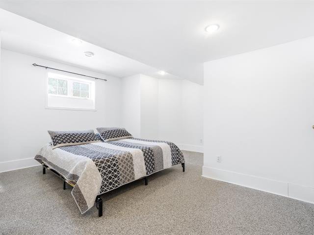 Chambre à coucher : Sous-sol + Walk-in dans la chambre!