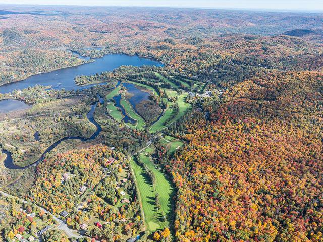Aerial photo : Golf course nearby
