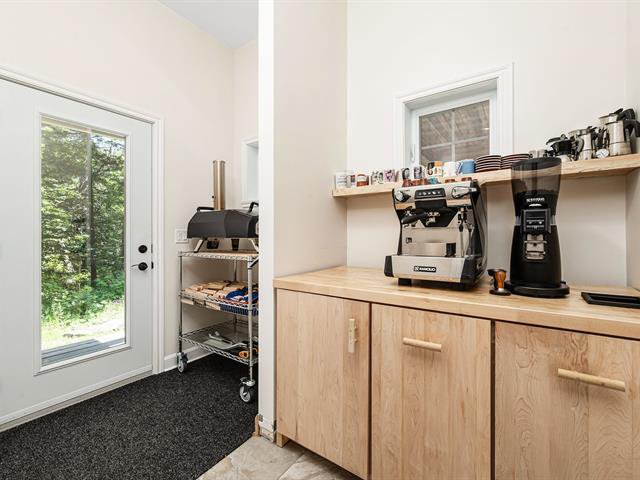 Exterior entrance : Mudroom/Barista bar