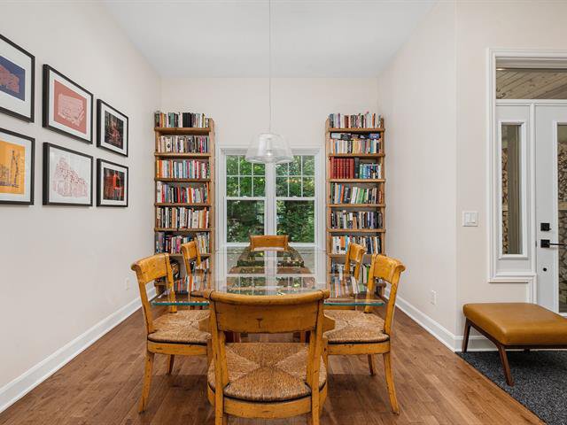 Dining room : Dining Area & Library