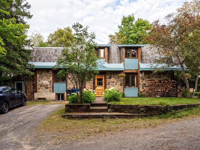 Intergenerational : Gatehouse/guest house