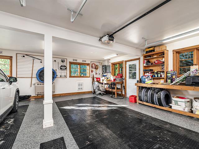 Garage : Garage attaché-maison principale