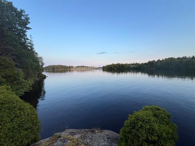 Vue sur l'eau