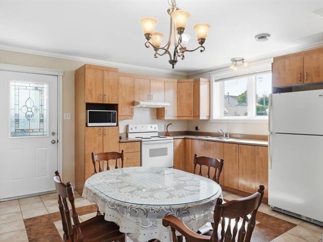 Kitchen/eating area